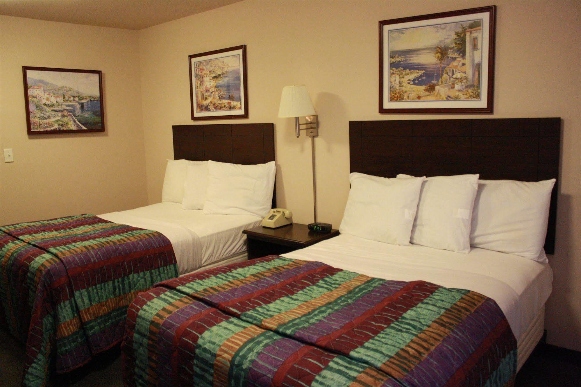 Intown Suites Extended Stay Newport News Va - City Center 객실 사진